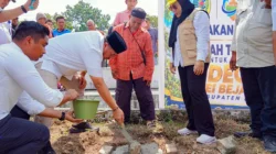 Bupati Batu Bara Letakkan Batu Pertama Pembangunan Videotron di Sei Bejangkar