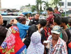 Jumat Berkah, Bid Humas Polda Sumut Berbagi Kasih dengan Sopir, Pengemudi Becak Motor dan Ojol