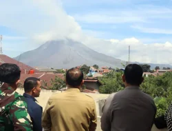 Kapolda Sumut Turun Langsung Pantau Kondisi Sinabung dan Kesiapan Personel Bantu Masyarakat di Karo