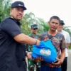 Peduli Korban Bencana, Bupati Batu Bara Tinjau Kerusakan dan Serahkan Bantuan kepada Warga