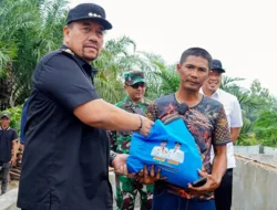 Peduli Korban Bencana, Bupati Batu Bara Tinjau Kerusakan dan Serahkan Bantuan kepada Warga