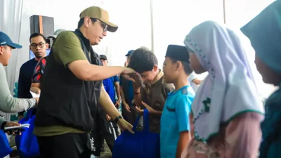 Rico Waas Tuntaskan Keluhan KTP