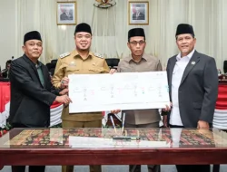 Wabup Batu Bara Hadiri Rapat Paripurna Pendapat Akhir Fraksi Terhadap Rancangan KUPA-PPAS