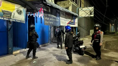 Tim Macan Polres Pelabuhan Belawan Amankan Sajam Saat Patroli